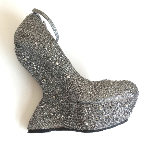Rare Dollhouse Glam Silver Metallic Studded Platforms 7.5 - Picture 10 of 12
